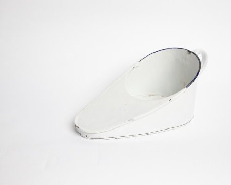 Bed Pan in Enamel